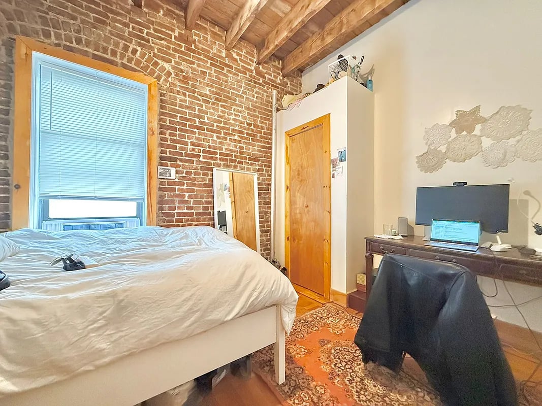 1054 Bergen St D2