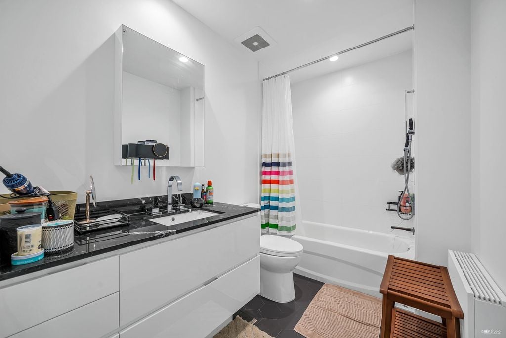 6733 Cambie St, #501