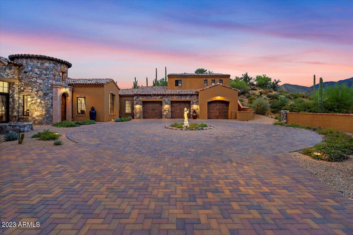 9514 E Madera Dr