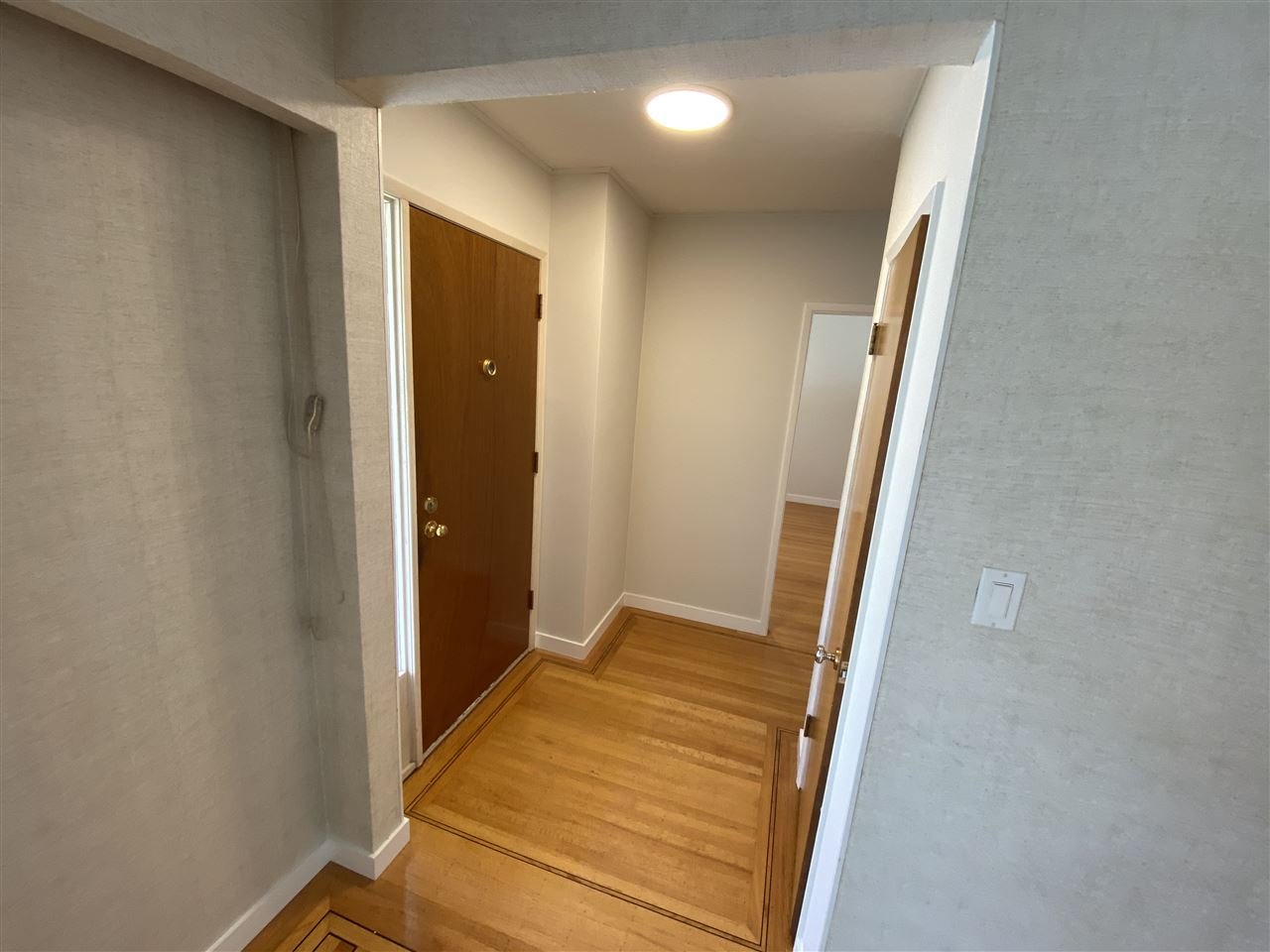 864 E 52nd Ave