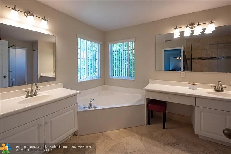 1612 Blue Jay Cir