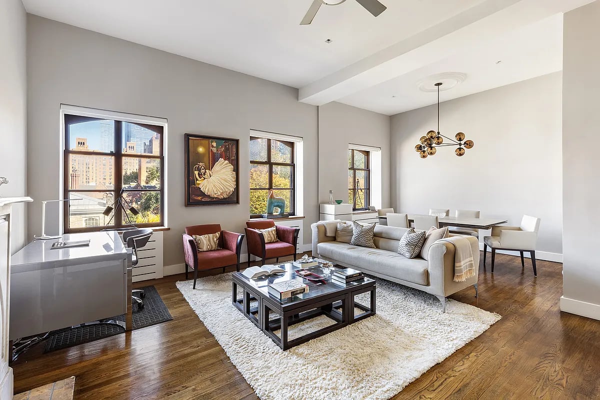 434 West 20th Street Unit: 8