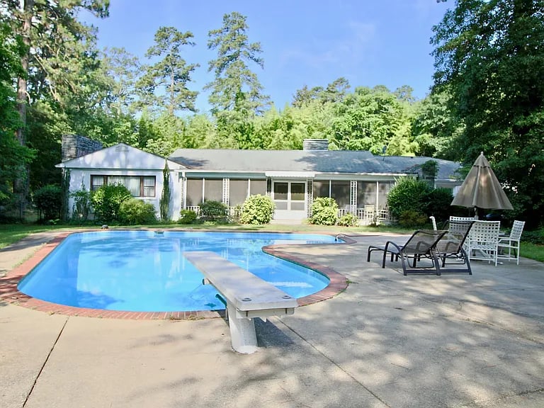 120 N Valley Rd