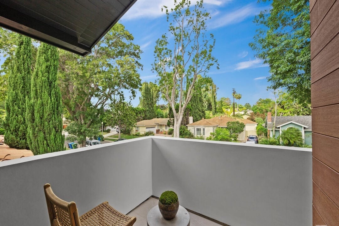 Castle Heights Pl, 90034