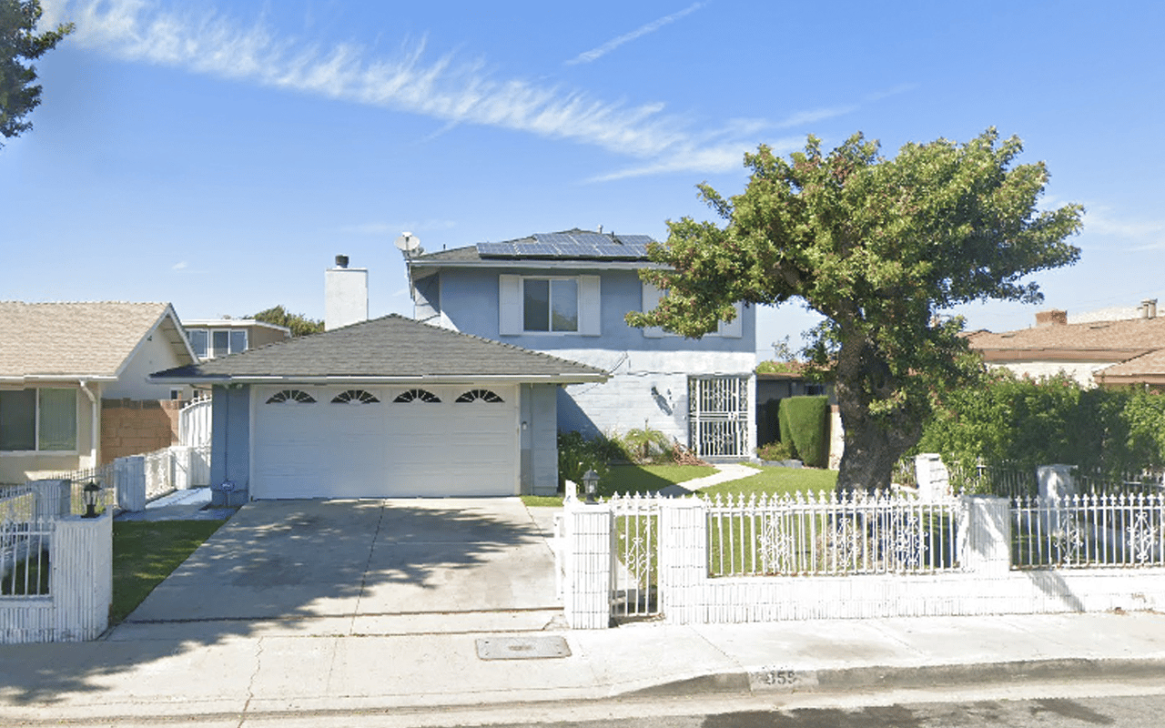 855 E Denwall Dr