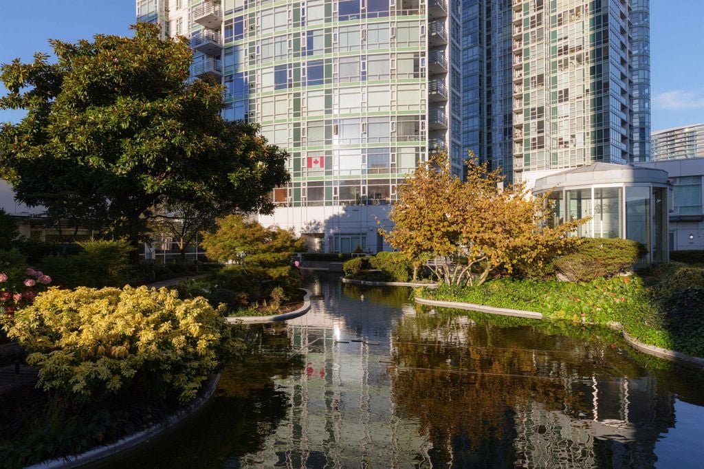 1199 Marinaside Crescent, #2305