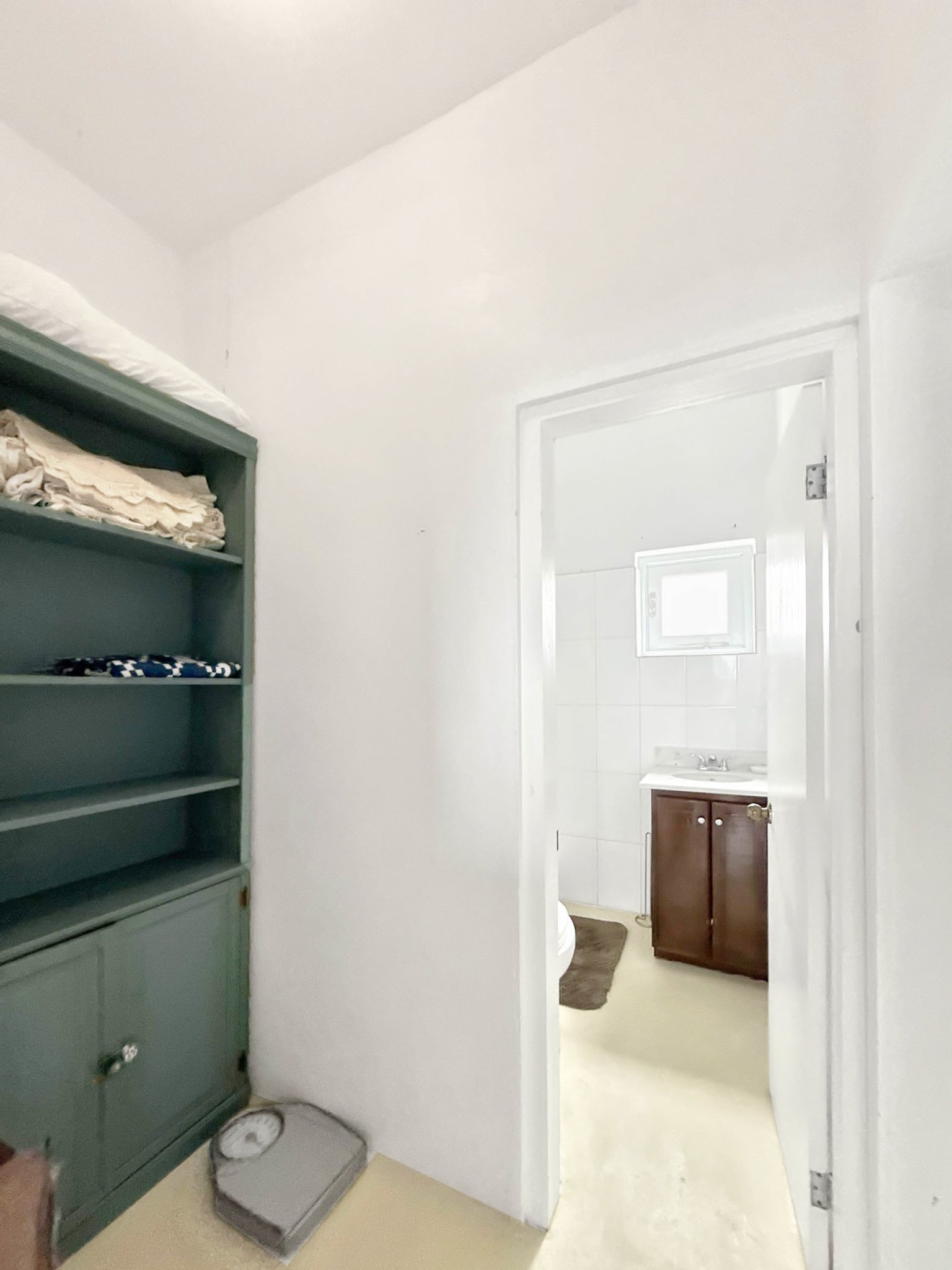 950 Luck Hill Studio Apartment