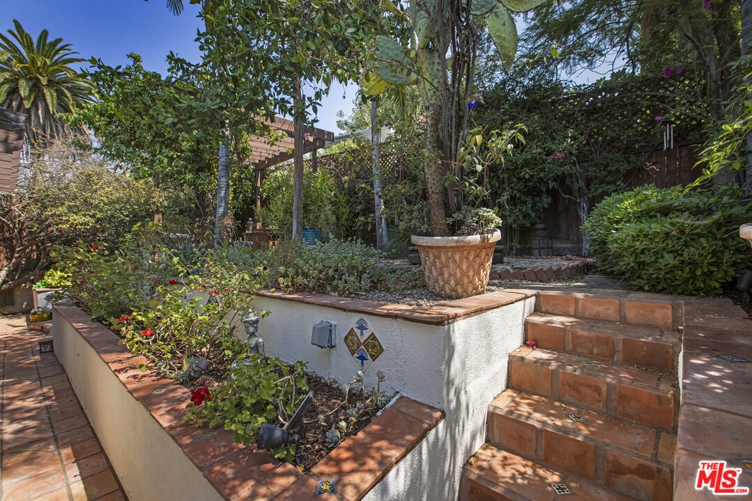 6105 Mount Angelus Dr