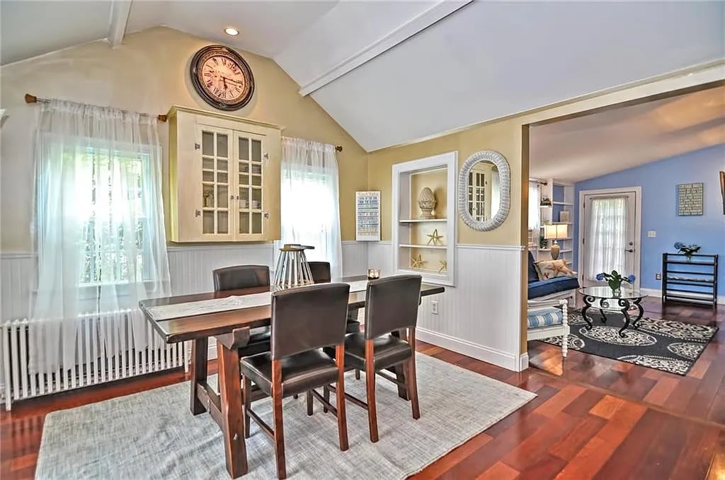 6 Dresser St