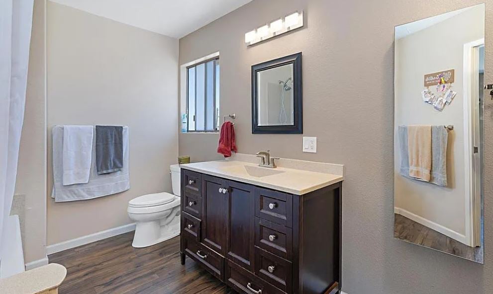 5676  Chateau Dr San Diego, CA