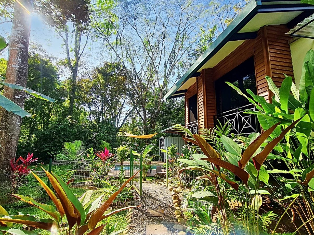 20391 - Property near the beach with hotel or private home potential