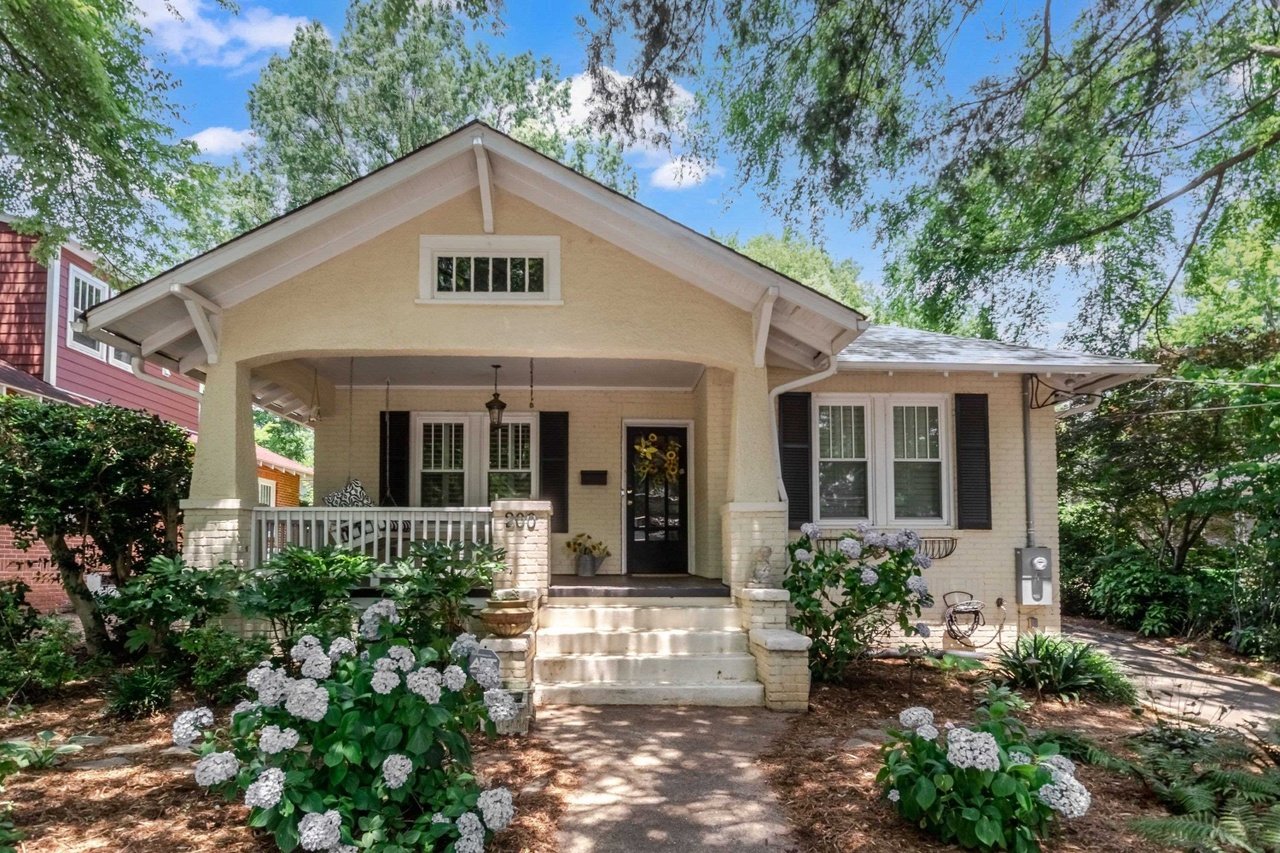 200 W Roanoke Park Dr