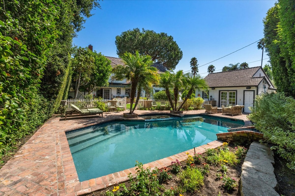 Toluca Lake 5  + 4 Traditional witih Pool & Guest House