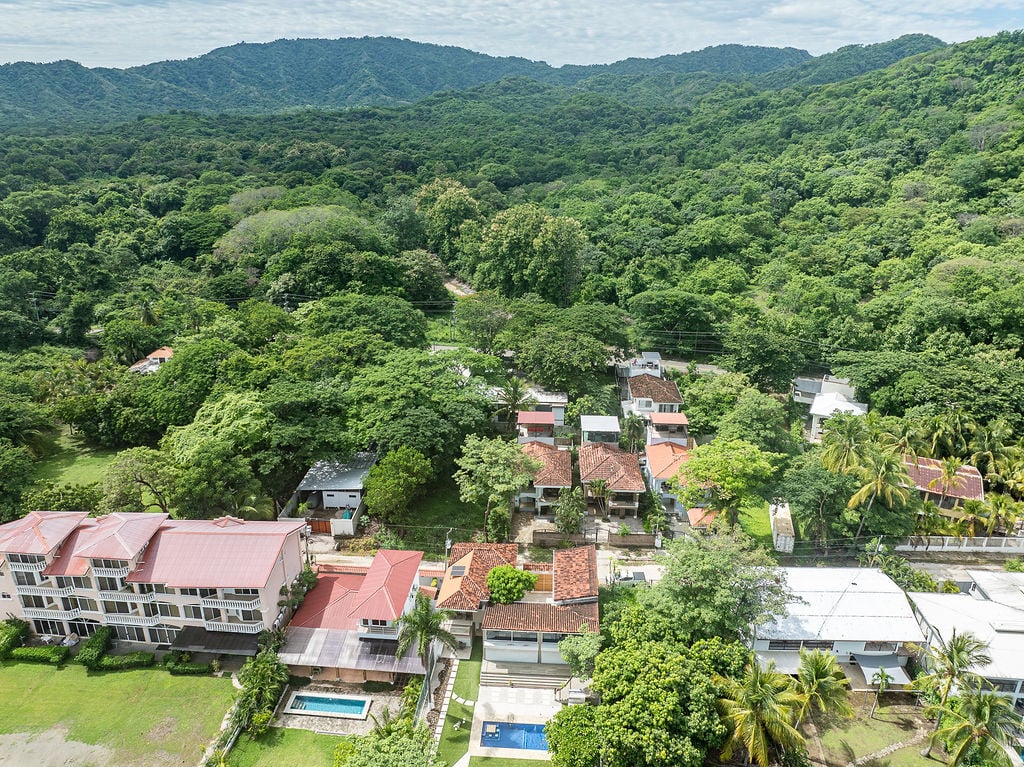 Casa Reye | Stunning 3-Bedroom Beach Home with Rooftop Ocean Views and Private Pool in Surfside, Playa Potrero