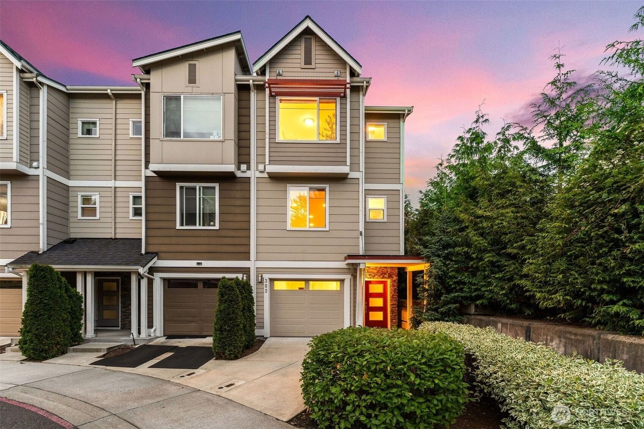 303 Anacortes Pl NE