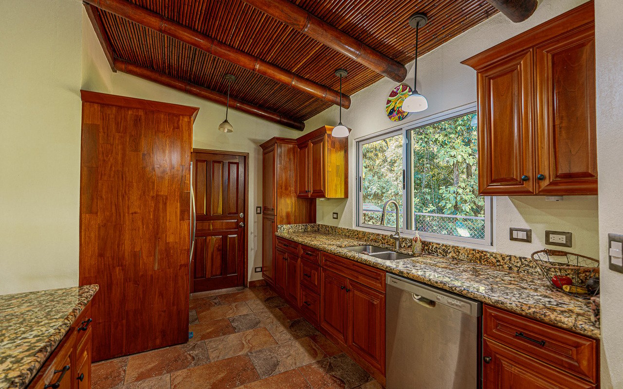 WHALE’S TAIL OCEAN VIEW ESTATE WITH EXTRA LOT 