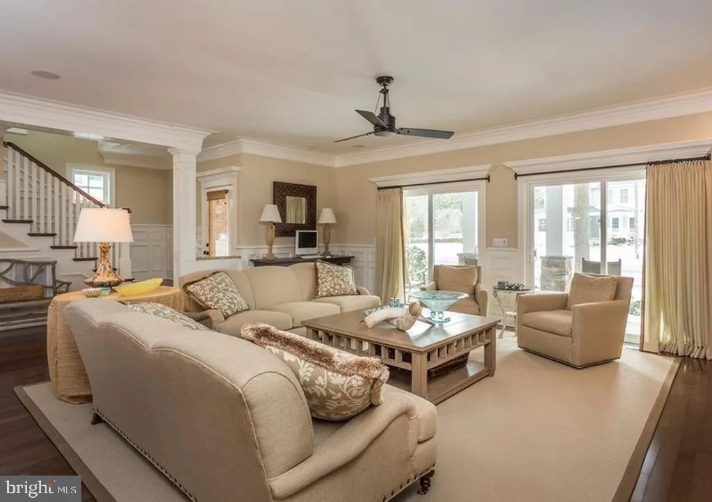 1002 King Charles Ave