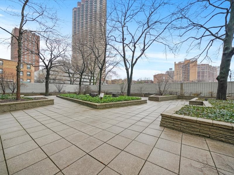 3600 N Lake Shore Dr #207, Chicago, IL 60613