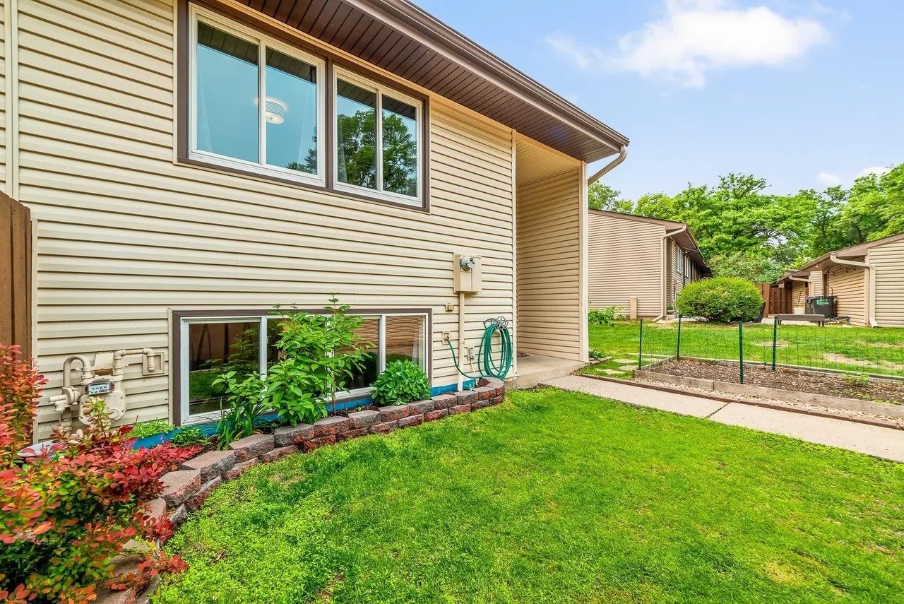 172 River Woods Ln