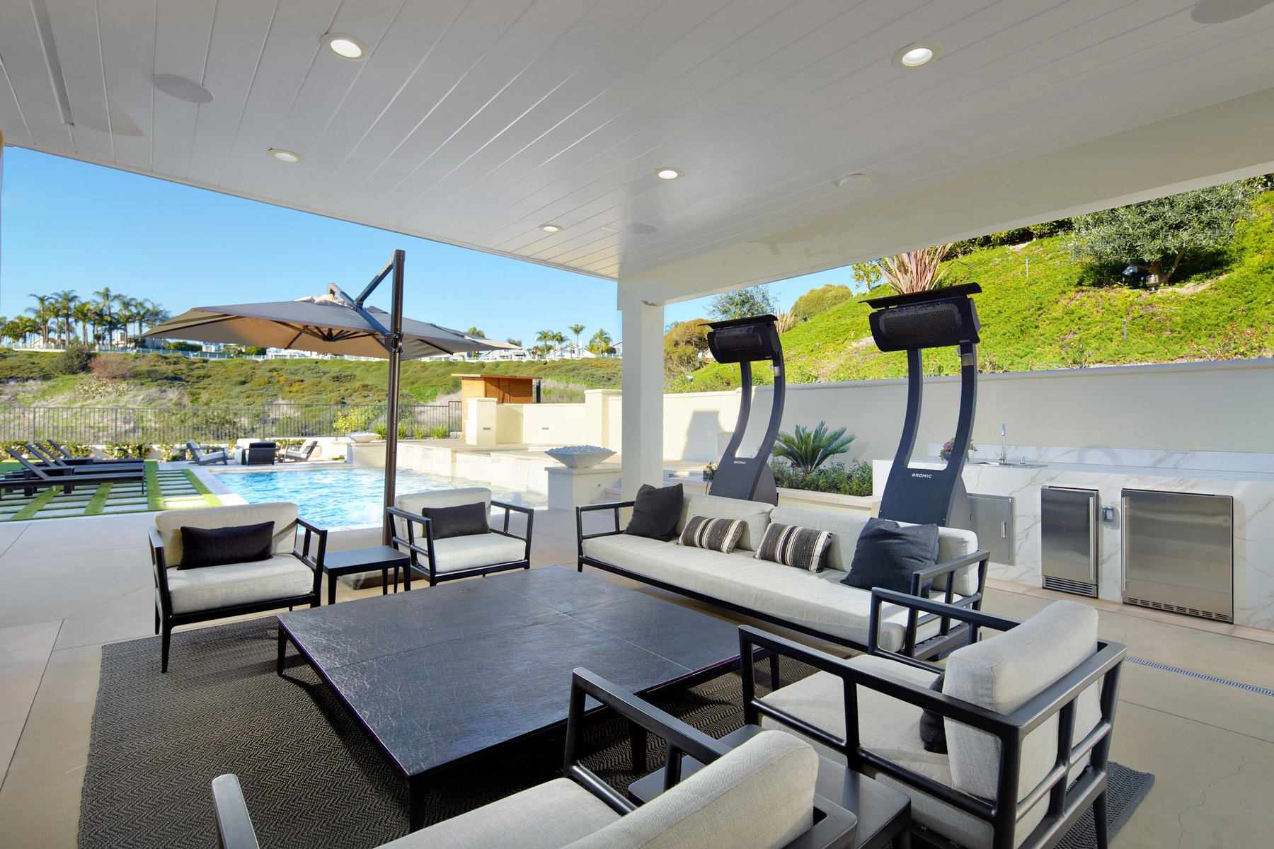 1 Elk Grove Ln