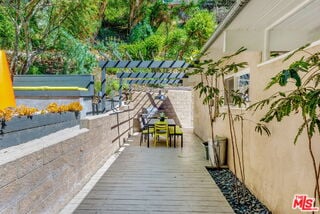 7979 Willow Glen Rd