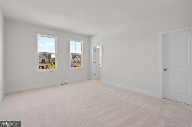 43290 Greeley Sq