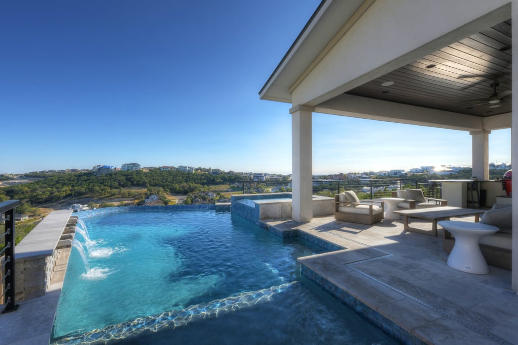 Luxury Living with a Pool and Stunning Views in Cresta Bella