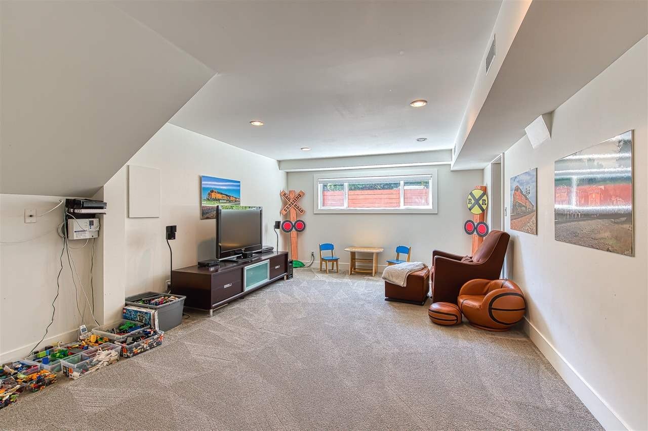 12651 15 Ave