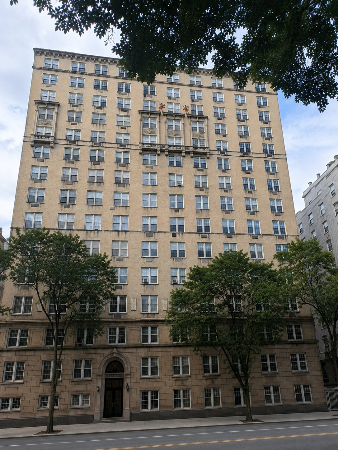 6 W 77th St Ste 14AB