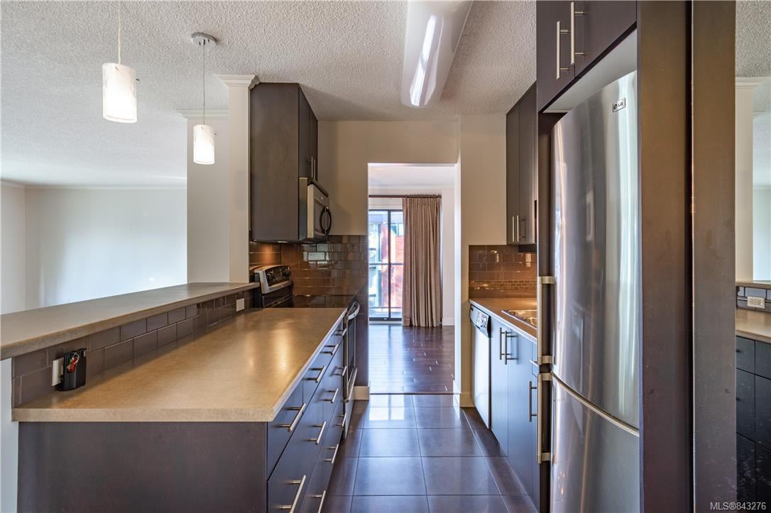 405-2125 Oak Bay Ave
