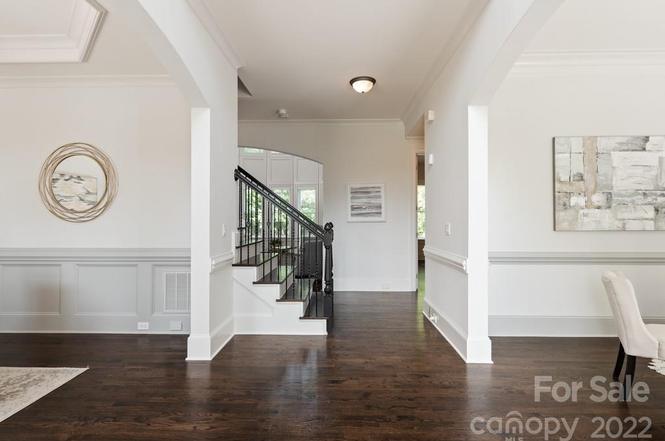 102 Montrose Dr