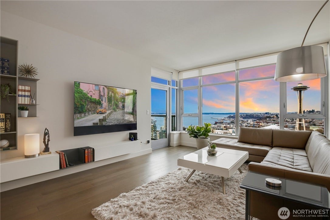 583 Battery Street #3104N