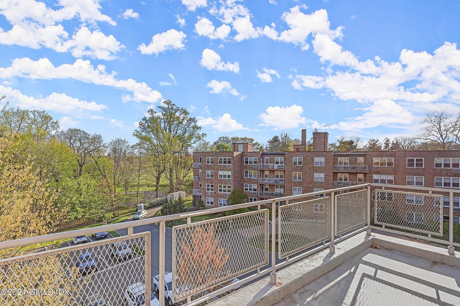 2 Putnam Hl APT 4G