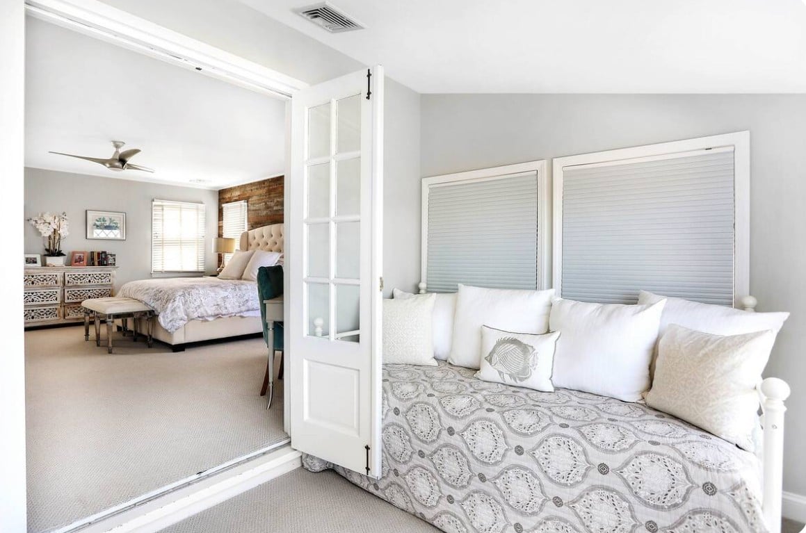 #1098 Beautiful Bayfront with Pool