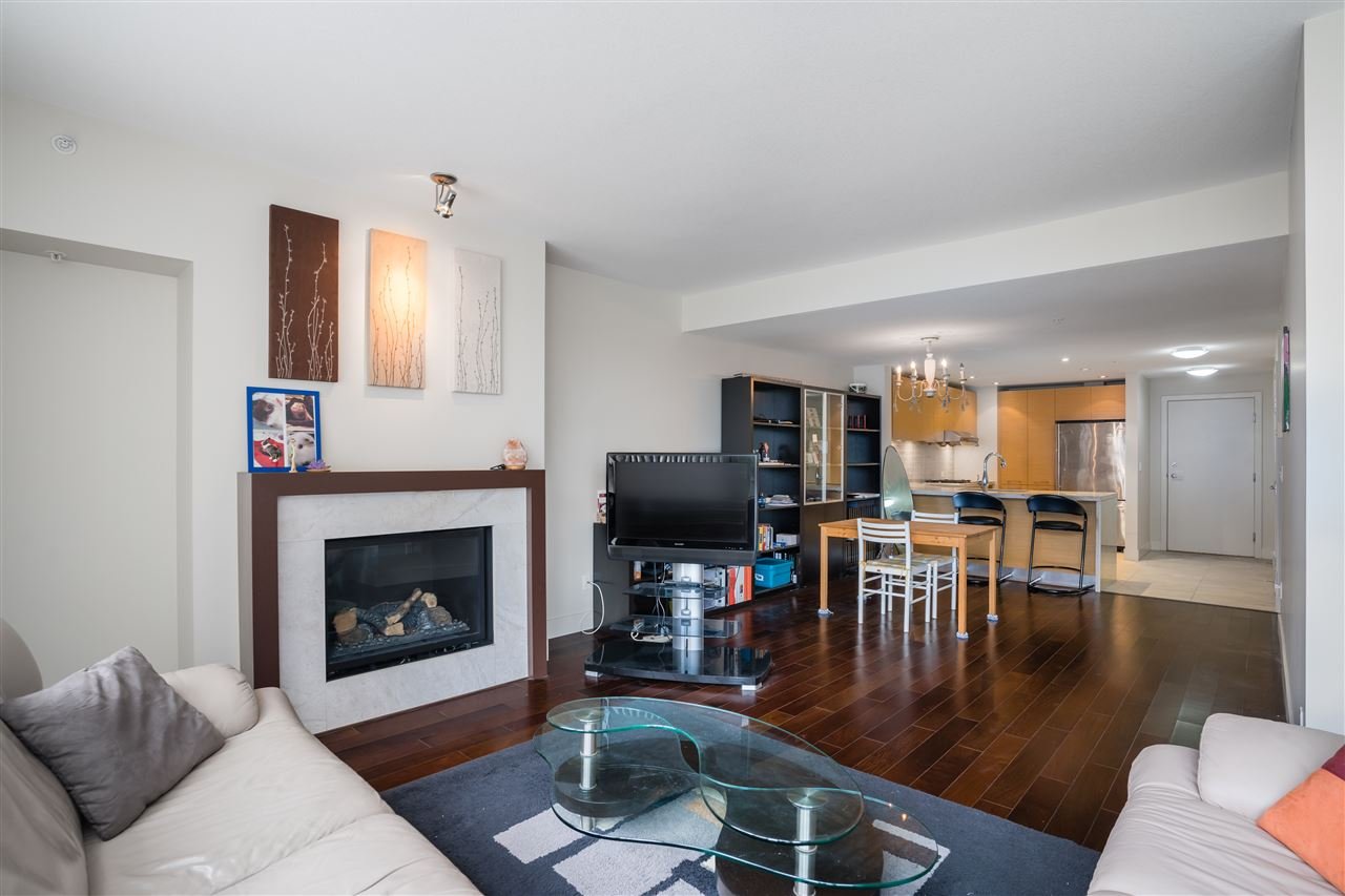 210-6015 Iona Dr