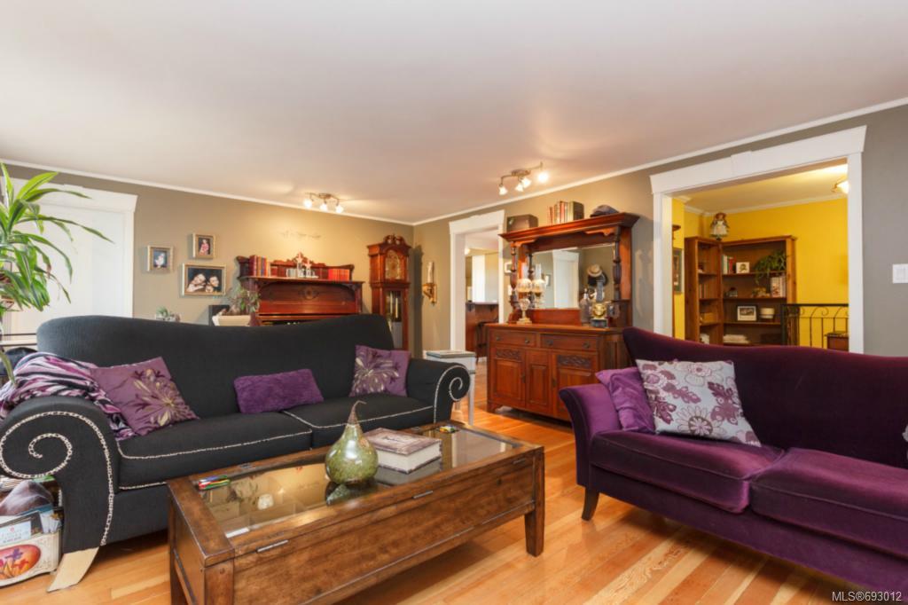 3925 Glanford Ave, Saanich