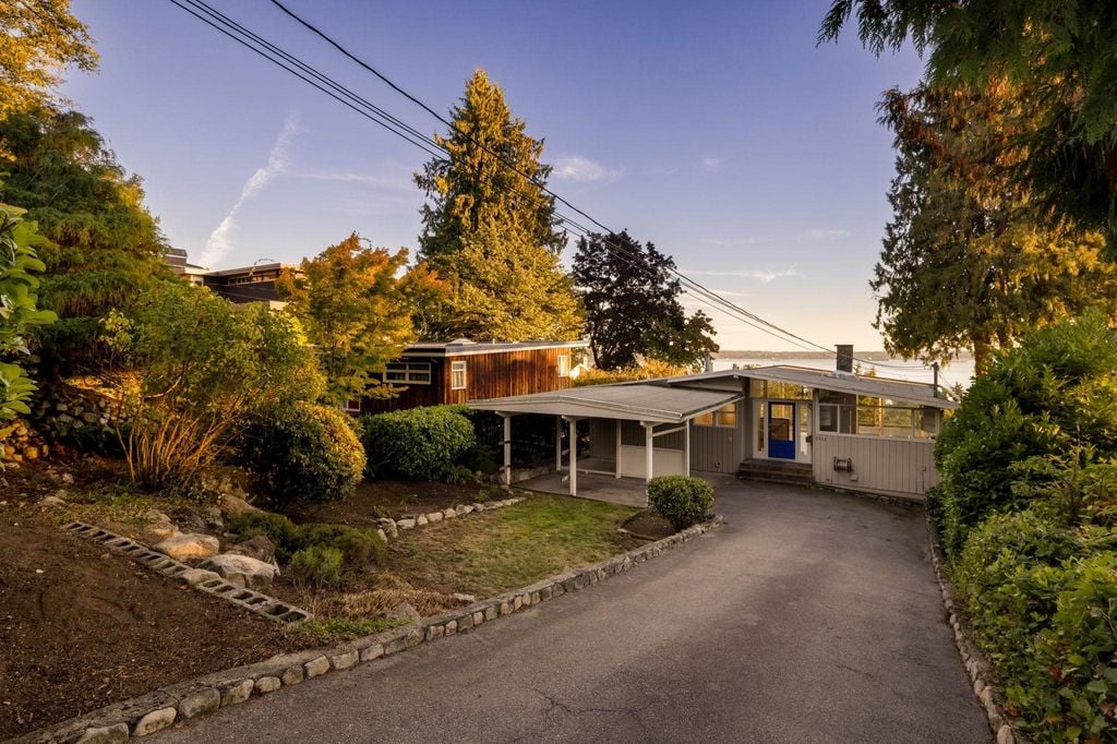 2344 Ottawa Ave
