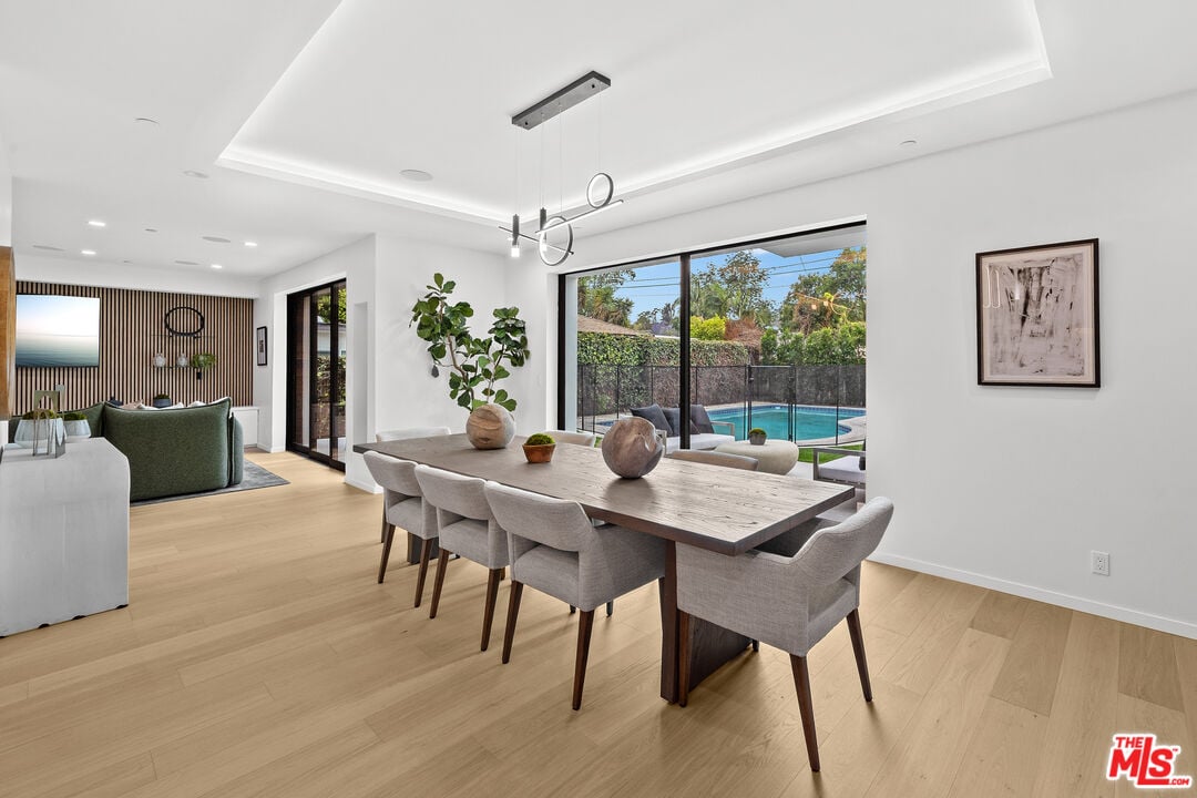 Castle Heights Pl, 90034