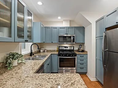 849 W Buckingham Place Unit: G