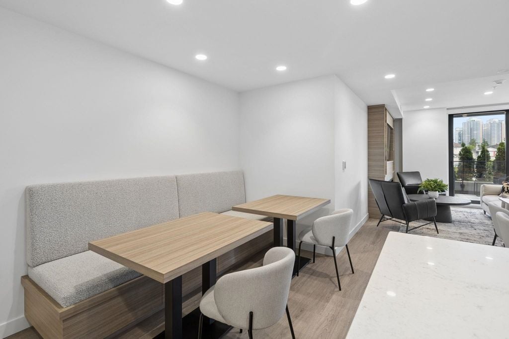 8398 Oak Street 202, Vancouver