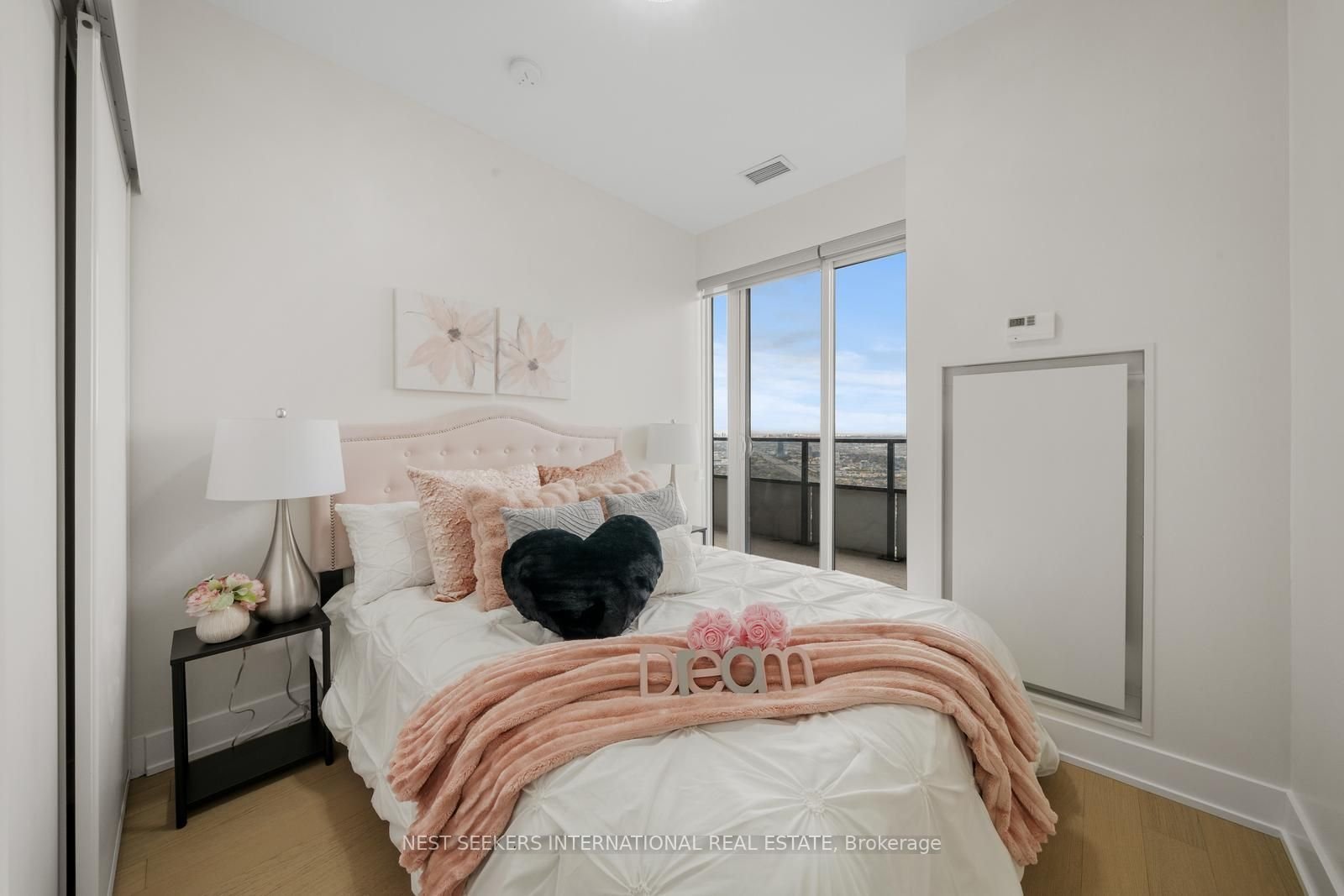 LUXURY AT SKYTOWER 