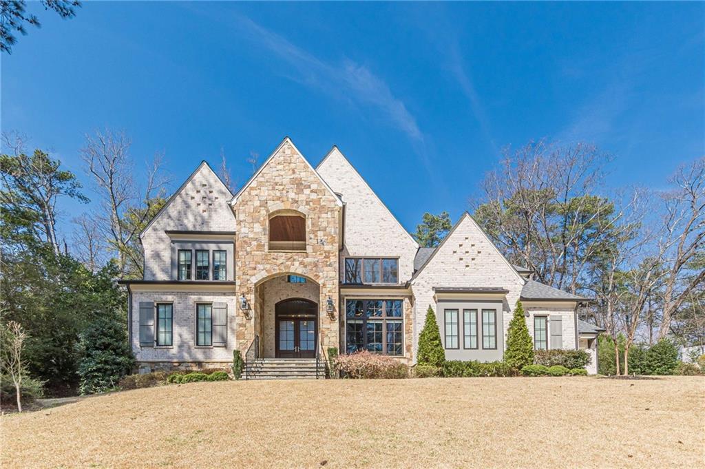 1104 Roxboro Dr NE