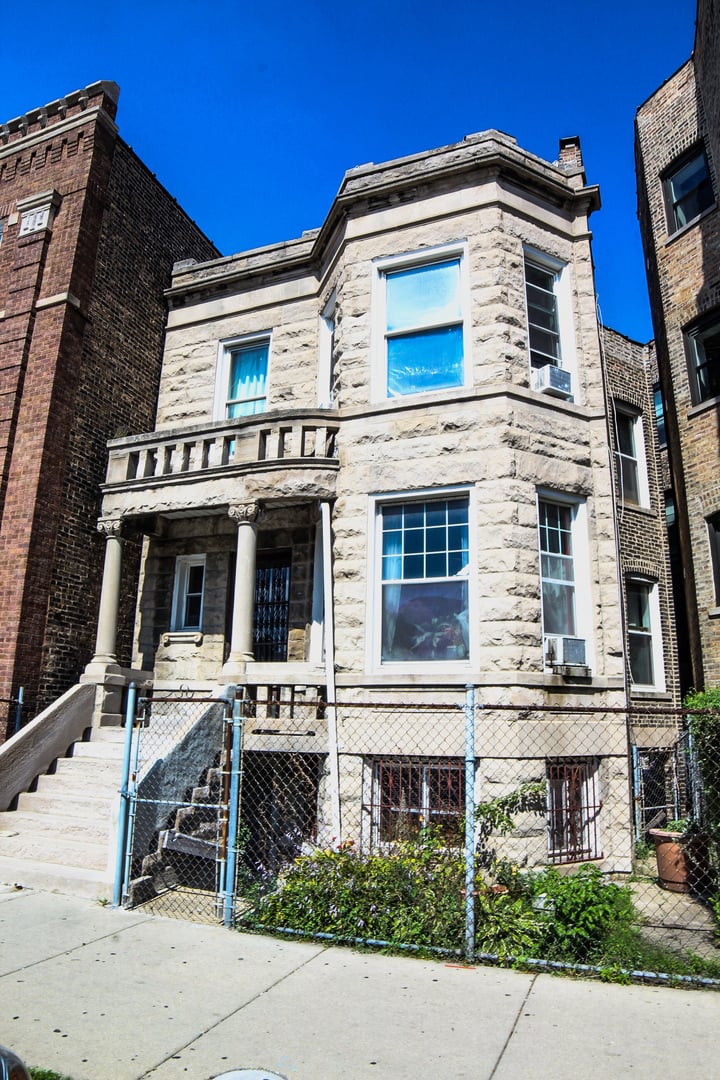 2912 W North Ave