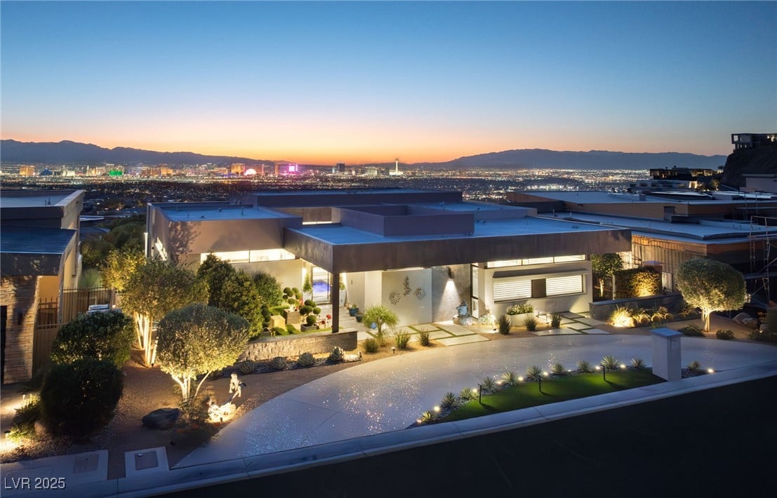 What is the Golf Cart and Walkability Lifestyle Inside MacDonald Highlands?