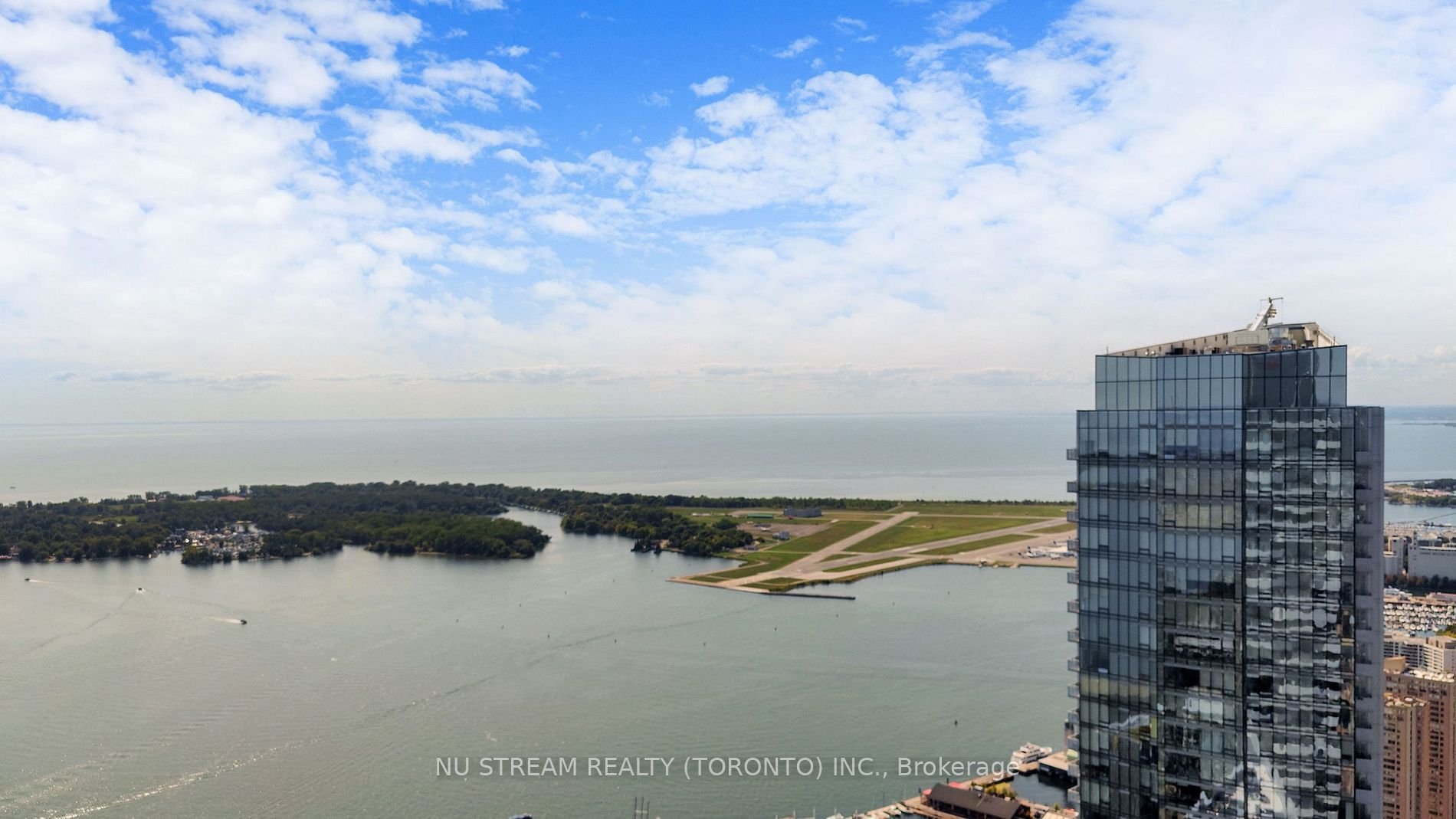 ICONIC LIVING AT 100 HARBOUR ST