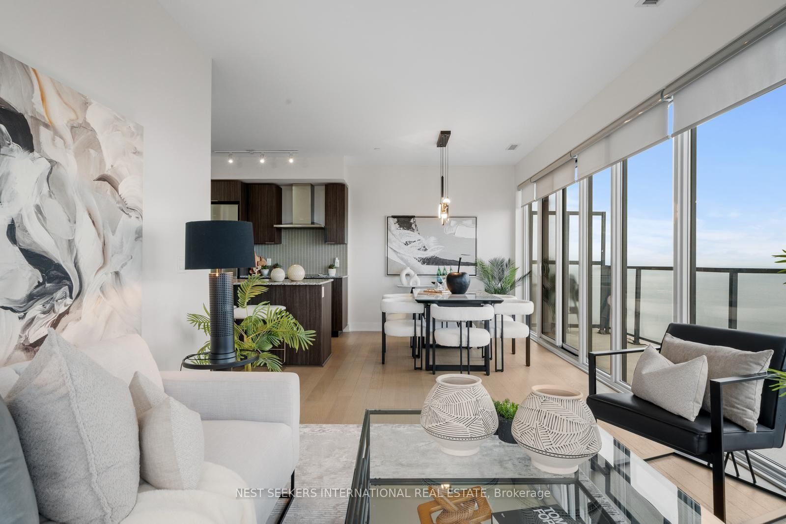 LUXURY AT SKYTOWER 