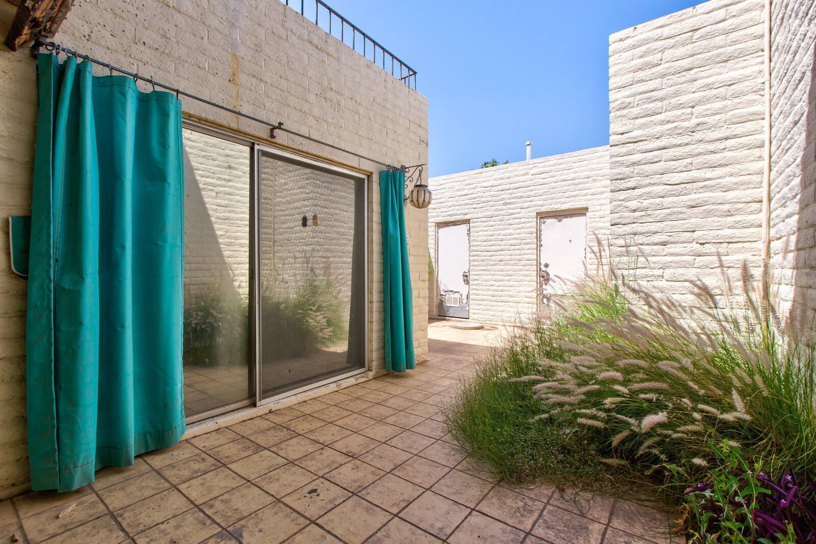 Townhome before renovation