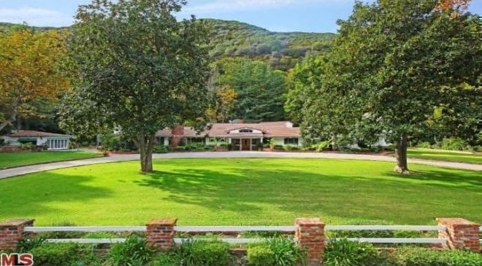 3099 Mandeville Canyon Rd