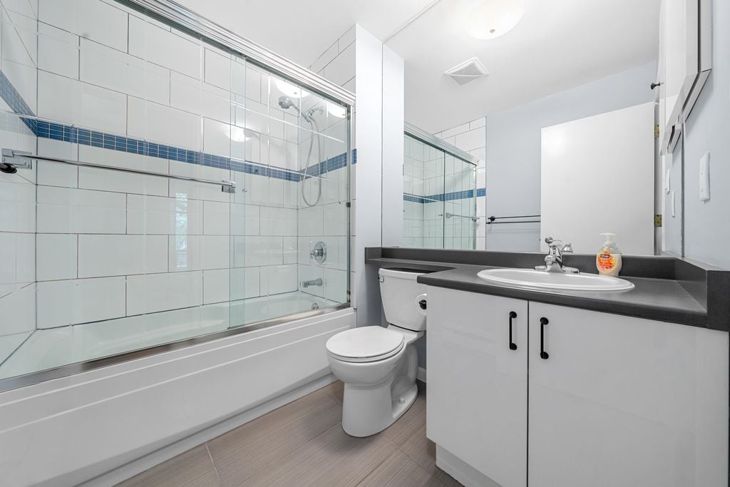 2885 E Kent Ave N, Unit 16