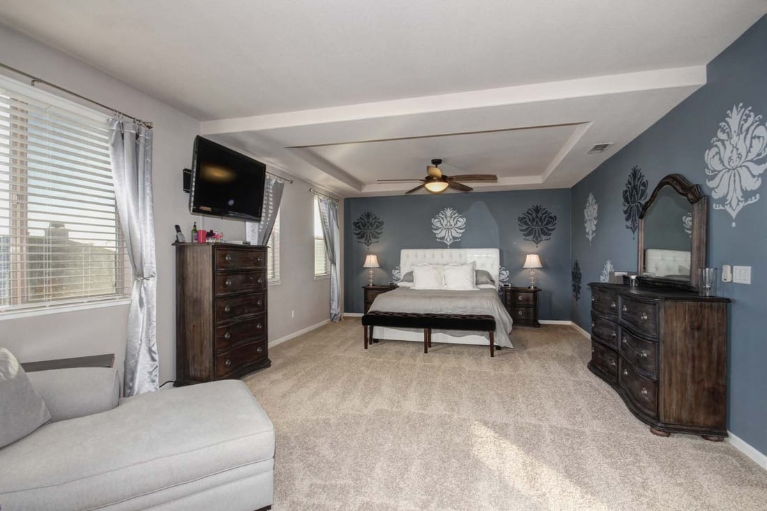 Gorgeous Lincoln 5 Bedroom Home for Sale!